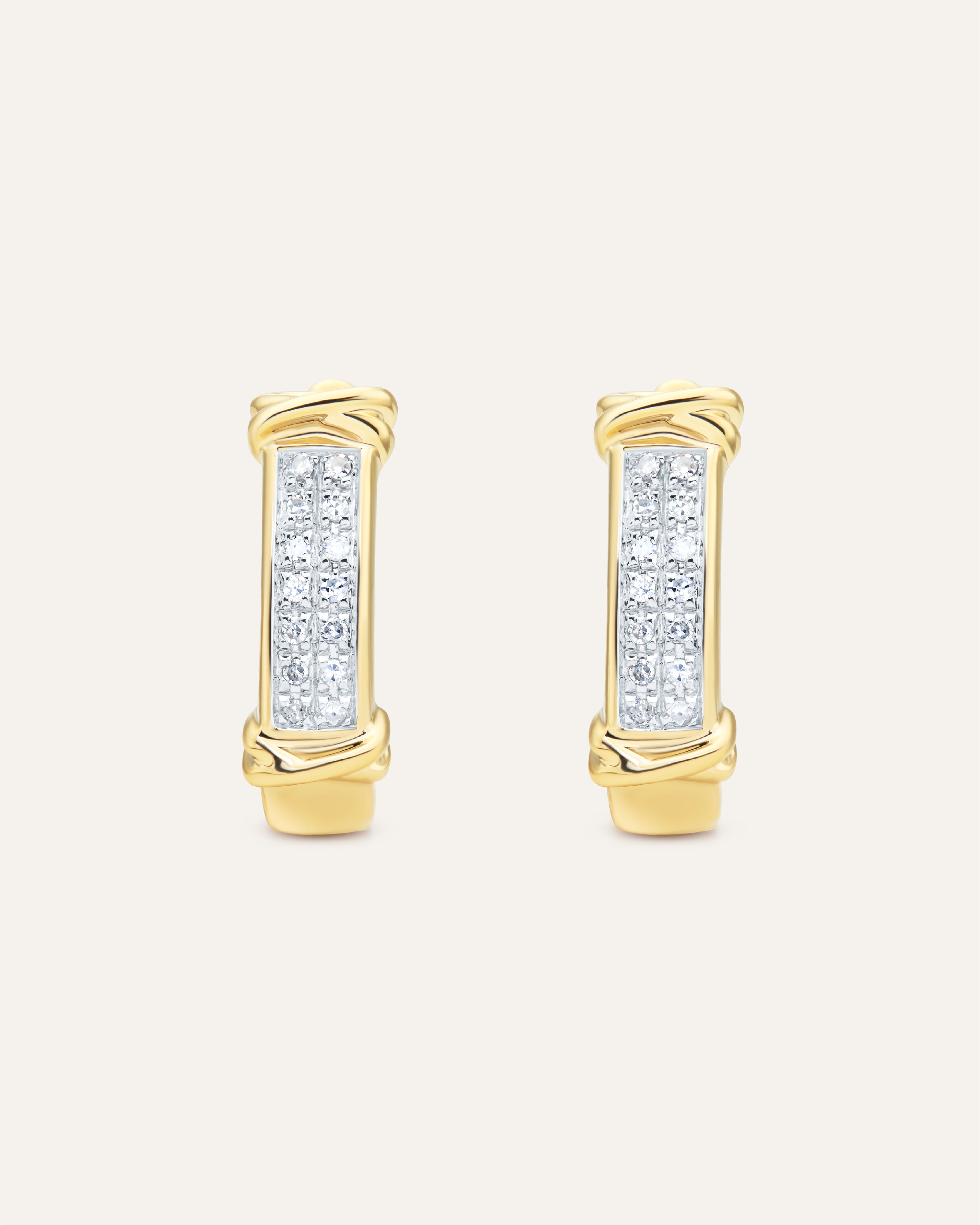 Gold earrings with Diamond