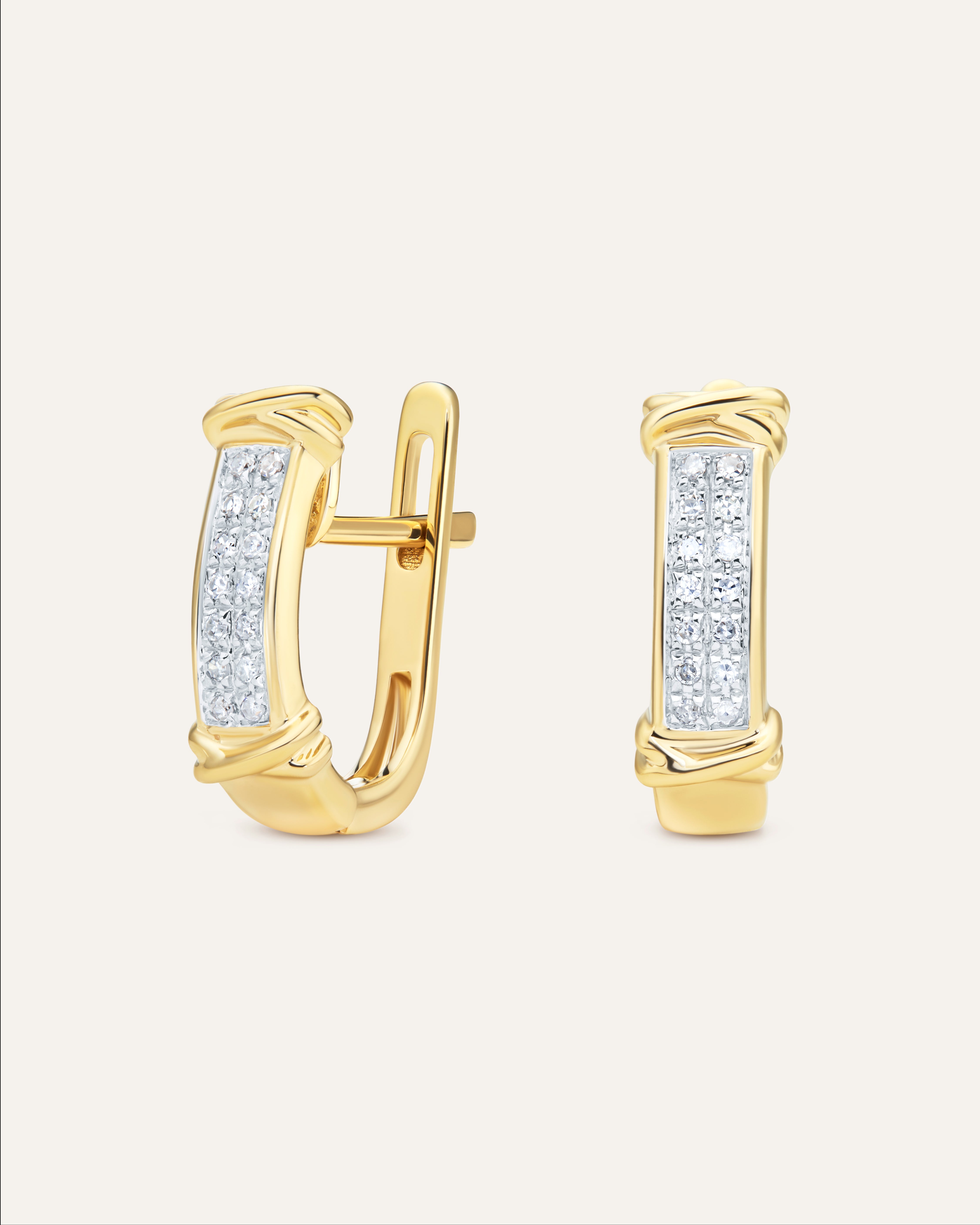 Gold earrings with Diamond